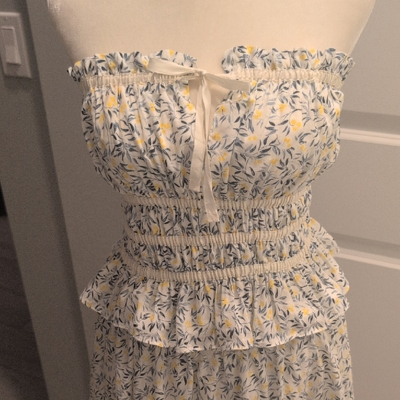 H&M White Floral Smocked Dress - Picture 3 of 8